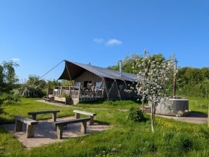 Luxury Kestrel Safari Tent with Private Hot Tub